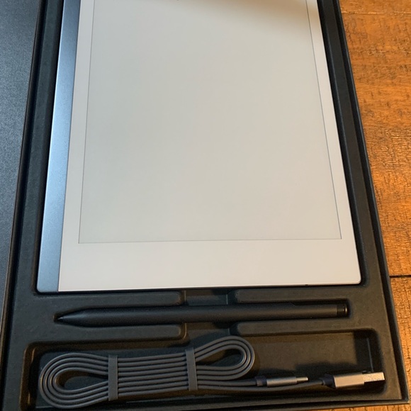 reMarkable 2 - 10.3” Paper Tablet with Marker Plus - Black + brown leather folio - Picture 7 of 14